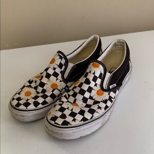 Vans men Black and White Checkerboard Sneakers with Daisies